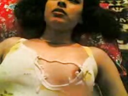 ელეგანტური ქერა ქალი ელენა პეიჯი ოფში ხვდება